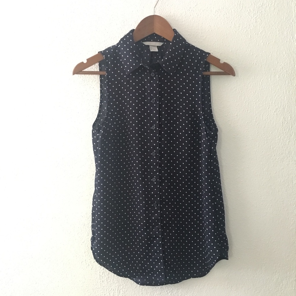H&M navy polka dot sleeveless button down shirt